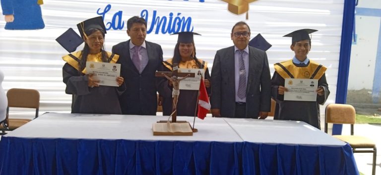 Ceremonia de entrega de títulos de profesional técnico del IESTP. LA UNIÓN